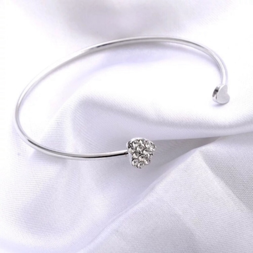 💜10/$25💜NEW Silver Heart Rhinestone Cuff Bracelet